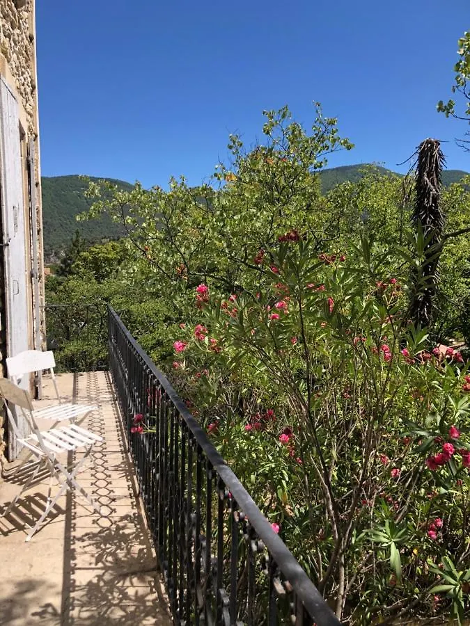Couette-café Chambre La Duchesse 800m centre Nyons - SPA - Piscine chauffée - Jacuzzi - Sauna - Massage