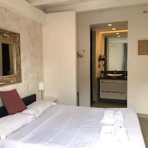 The Edwards Saint-Tropez